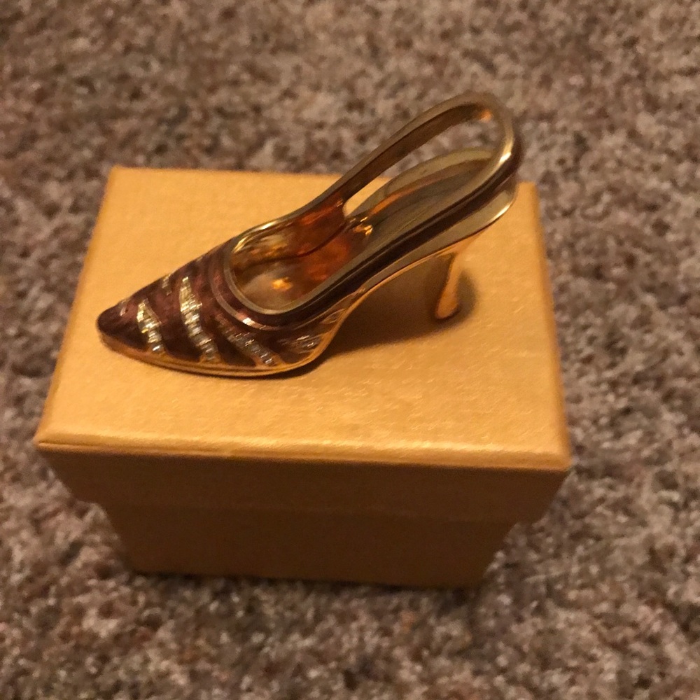 Shoe business card holder